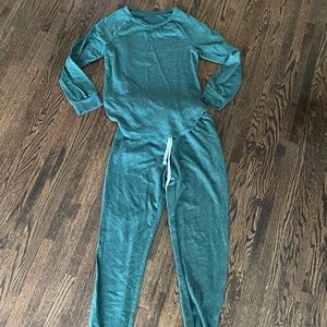 Sweatsuit outfit